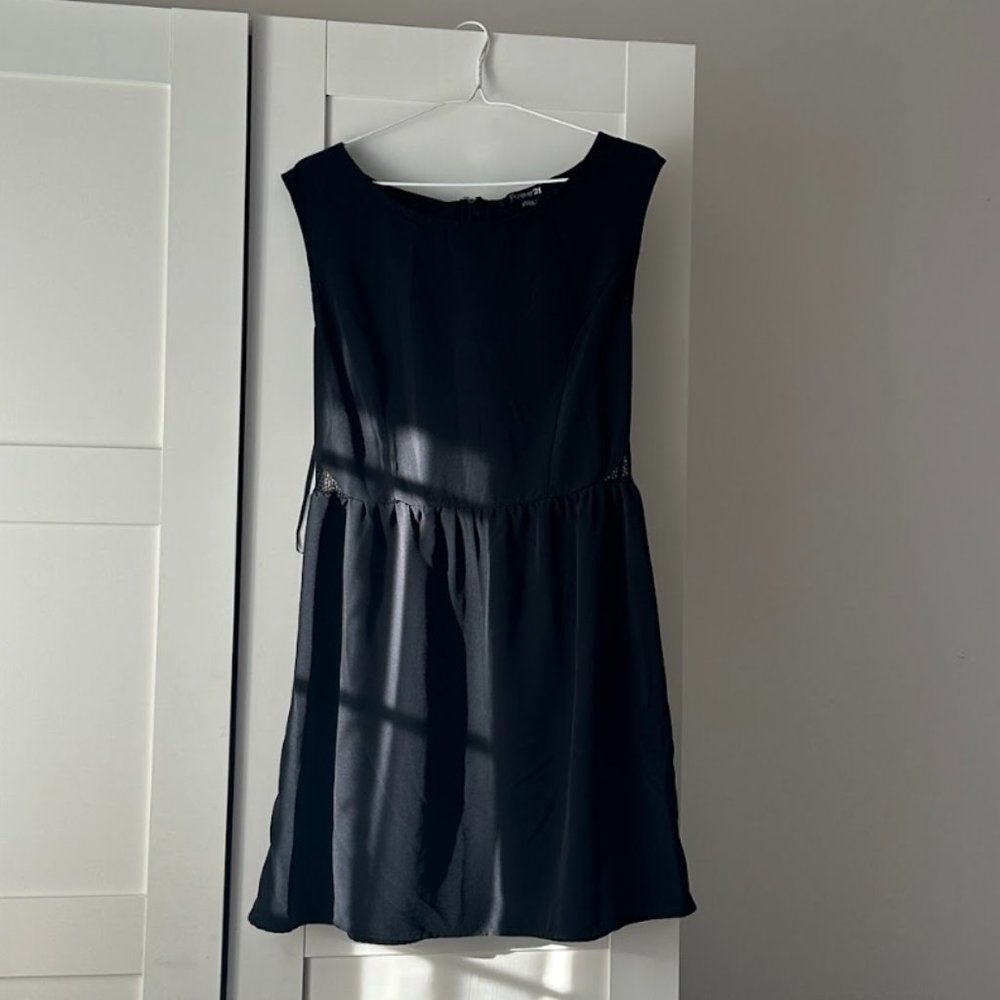 Forever 21 Women's Black Dress (Large)